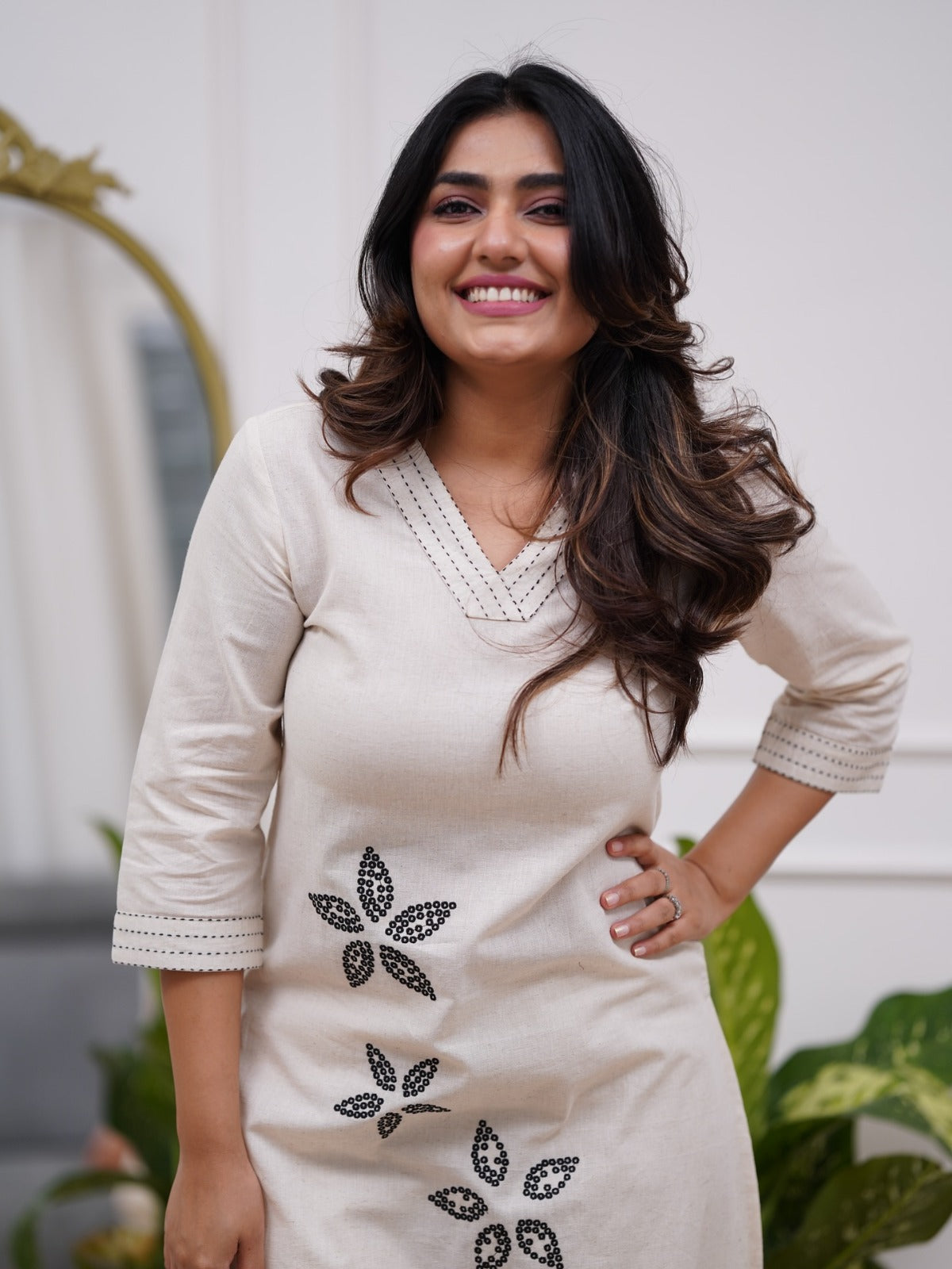 Cream Kurta Set With Black Starburst Embroidery