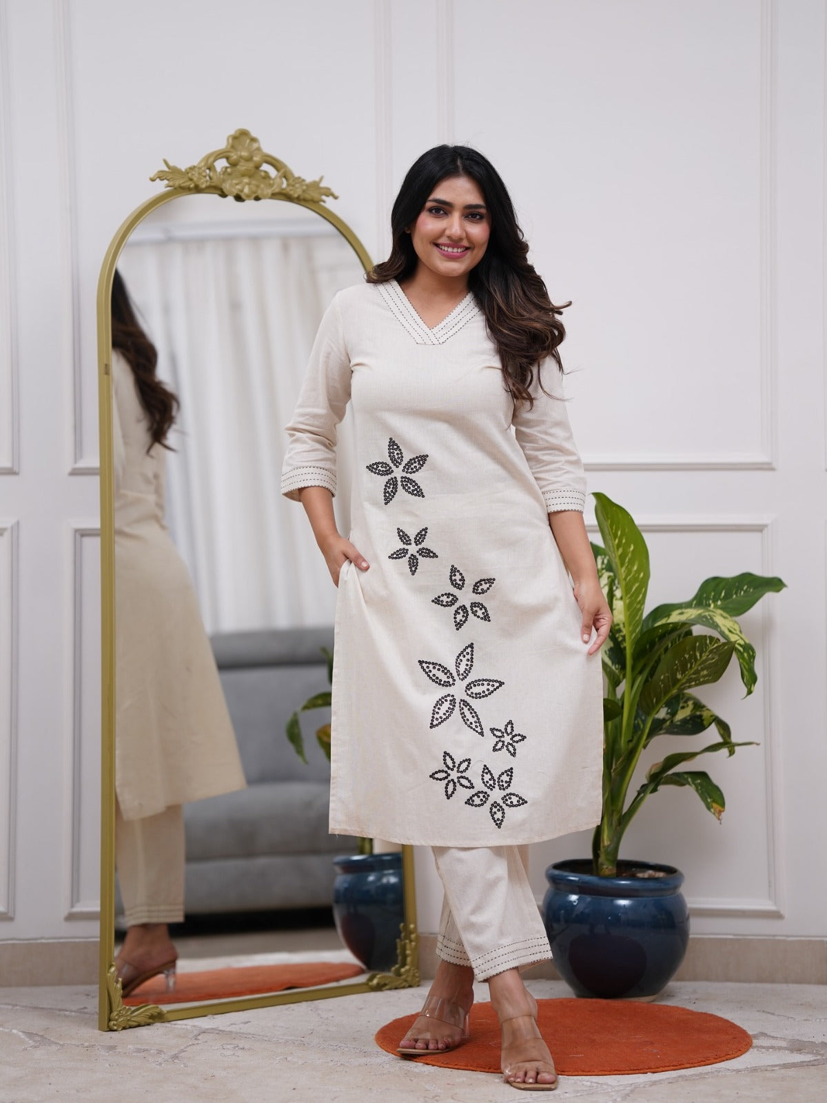 Cream Kurta Set With Black Starburst Embroidery