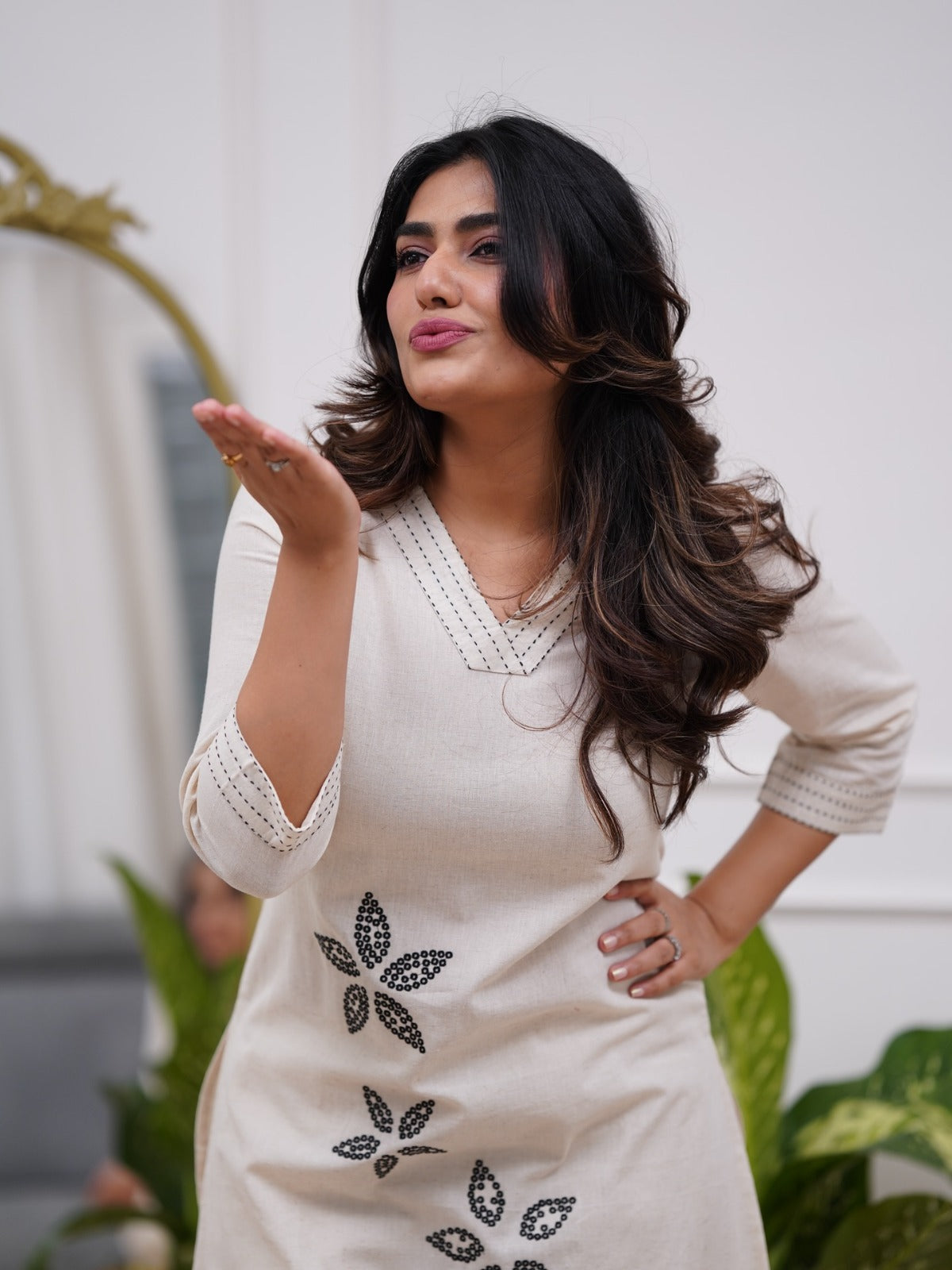 Cream Kurta Set With Black Starburst Embroidery