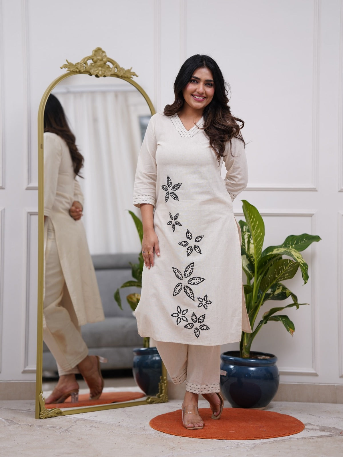 Cream Kurta Set With Black Starburst Embroidery