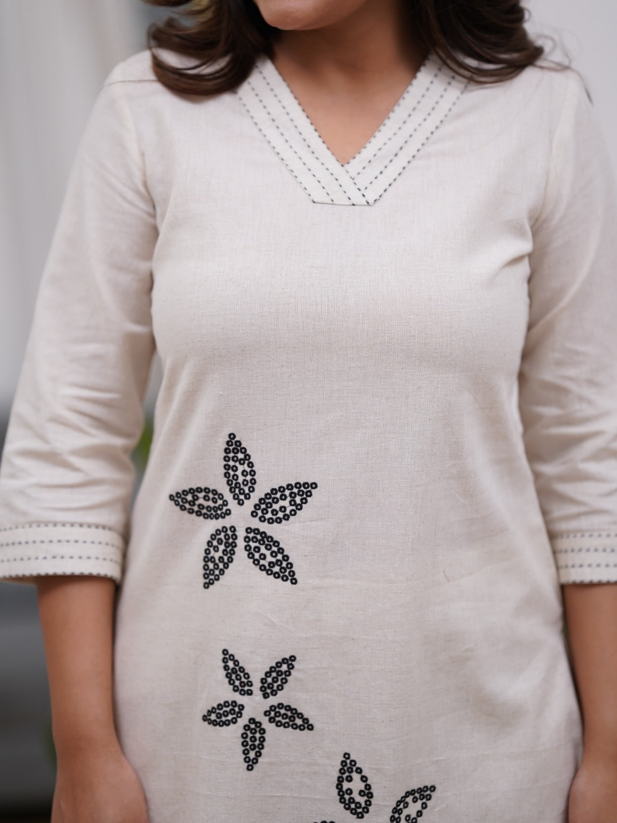 Cream Kurta Set With Black Starburst Embroidery